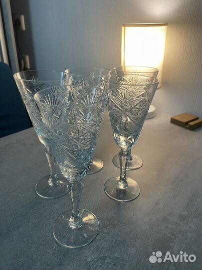 Хрустальные бокалы под шампанское