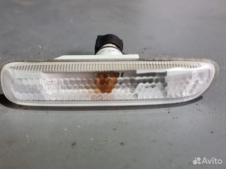 Повторитель в крыло правый BMW 3 E46