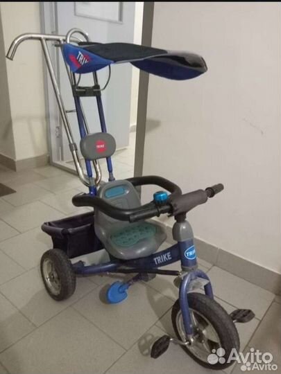 Детский велосипед с ручкой