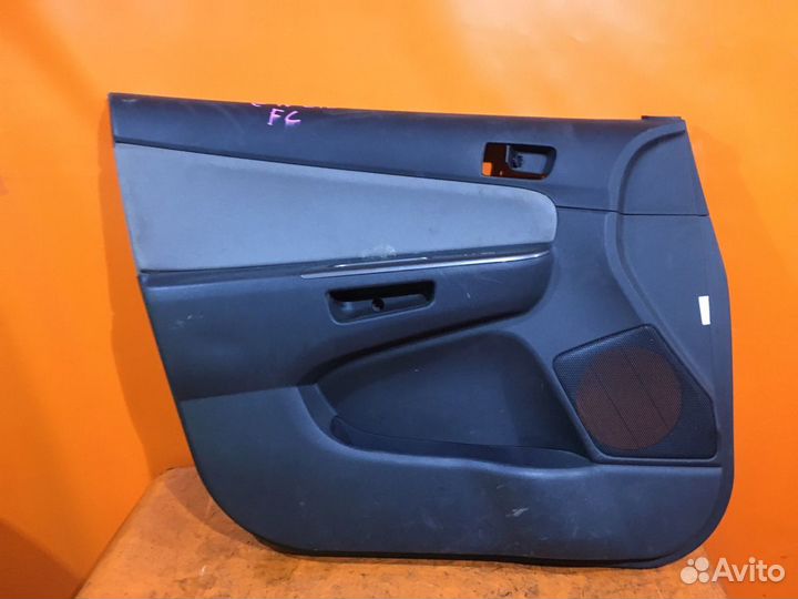 Обшивка двери Toyota Wish ZNE10G (Переднее Левое)