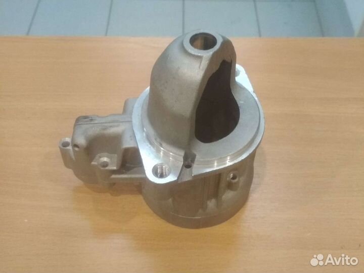 Крышка стартера передняя Мерседес 601 602 мотор