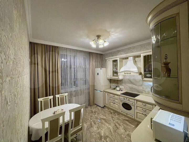 2-к. квартира, 76 м², 5/19 эт.