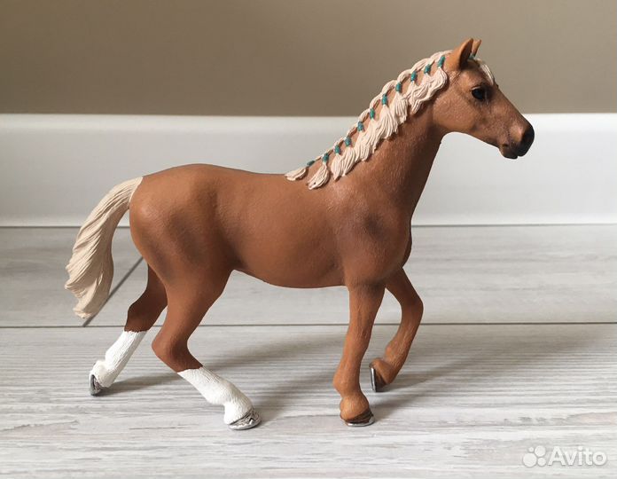 Фигурка Schleich Английская чистокровная лошадь