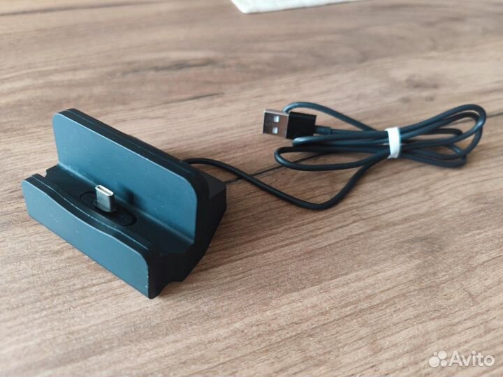 Подставка для смартфона с кабелем зарядки USB-C