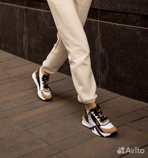 Кроссовки женские fendi