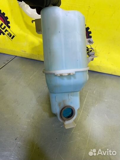 Бачок омывателя лобового стекла Mazda 3 BM 1.6