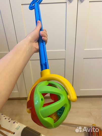 Игрушка каталка с ручкой деревянная и пластиковая