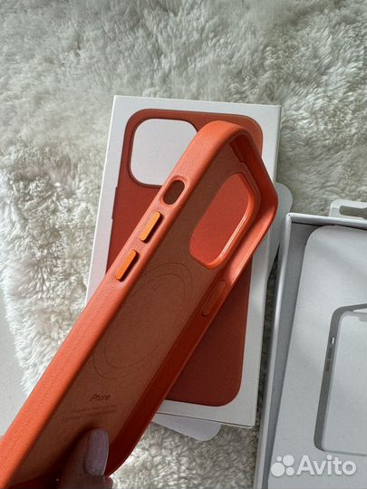 Новый кожаный чехол Apple на iPhone 14 Pro