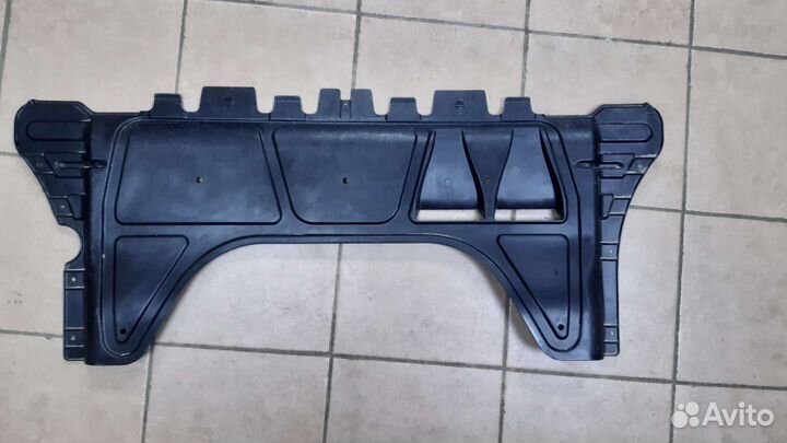 Пыльник двигателя центральный VAG оригинал