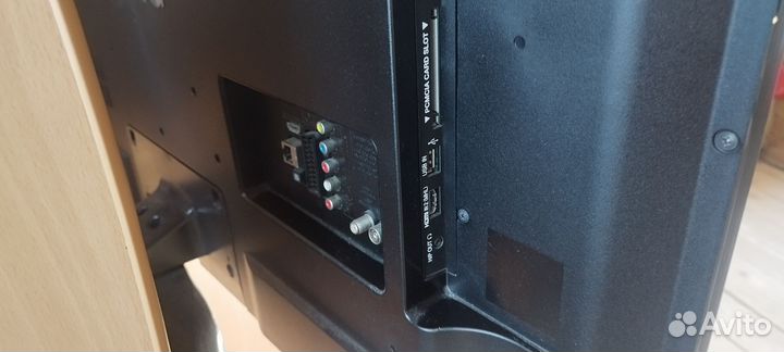 Продам телевизор б/у LG 42LA615V