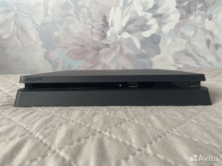 Playstation 4 / пс 4. кабель, джойстик 2 штук