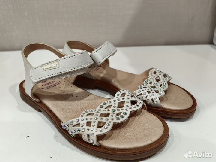 Босоножки для девочки. Новые