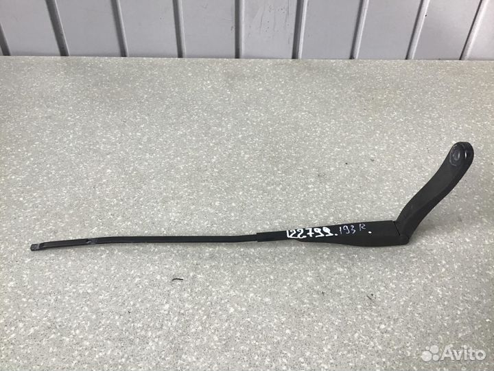 Поводок стеклоочистителя передний правый Renault S