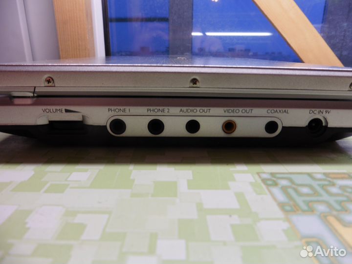 Портативный DVD-плеер Philips Pet 710