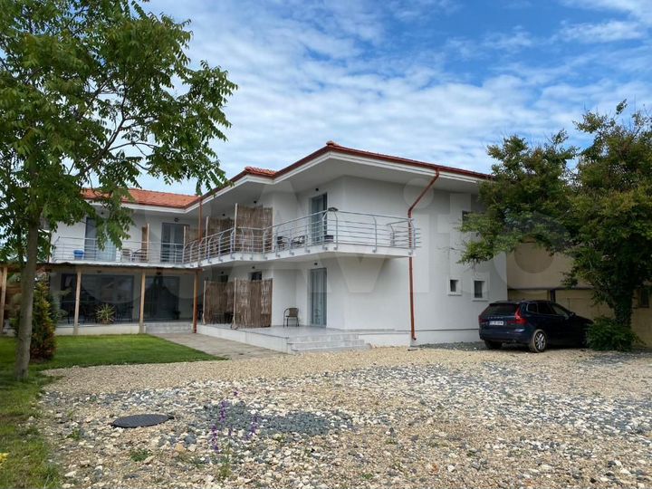 Действующий отель на берегу моря