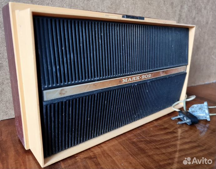 Радиоприёмник трёхпрограммный Маяк 202