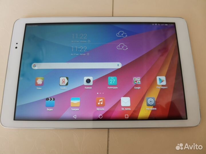 Планшет Huawei mediapad с чехлом