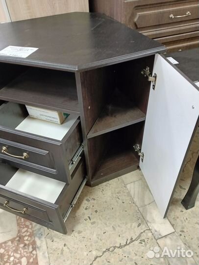 Тумба под тв угловая