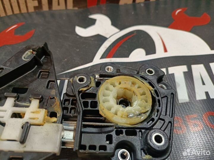 Стеклоподъемник задний правый Honda Civic 8 5D FN