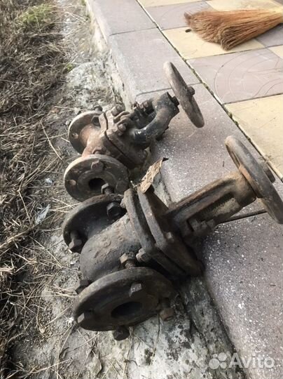 Трубный краник задвижка