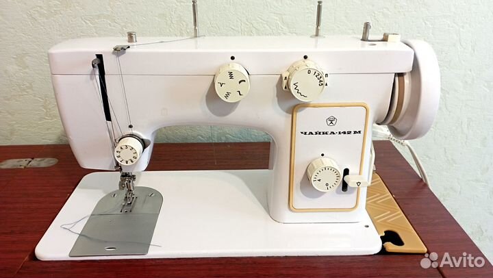Швейная машинка чайка 142м