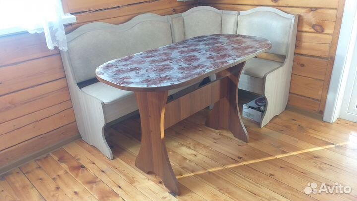 Стол обеденный