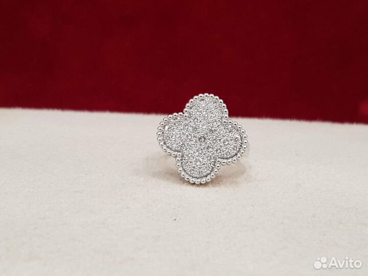 Золотое кольцоVan Cleef Alhambra с бриллиантами