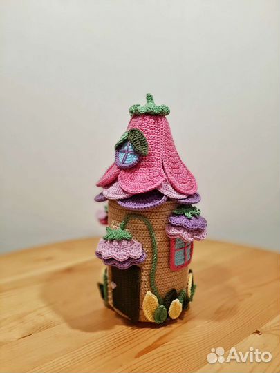 Вязаный цветочный домик для феи