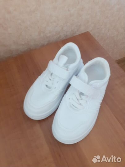 Кроссовки на девочку