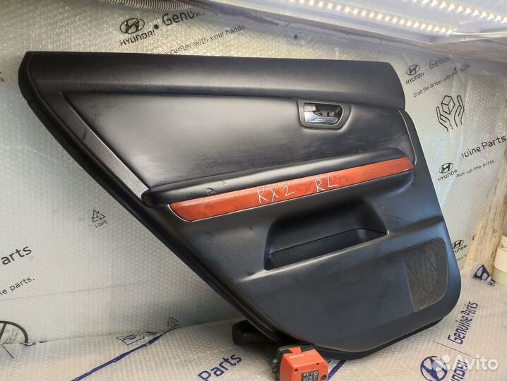 Обшивка задняя левая Lexus rx300 rx330 rx350 rx400