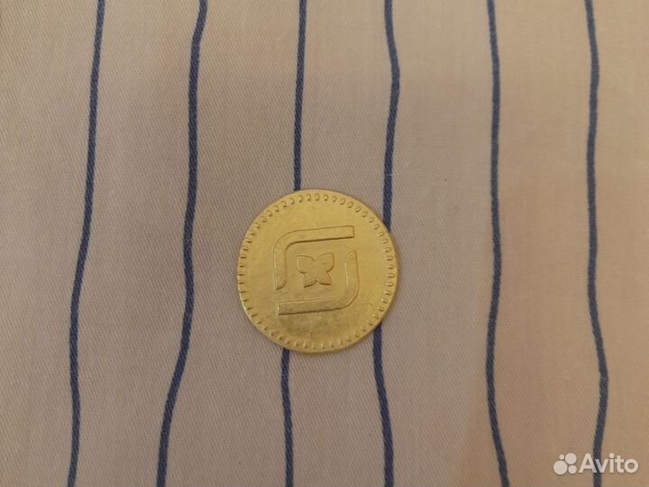 Золотая монета магнит