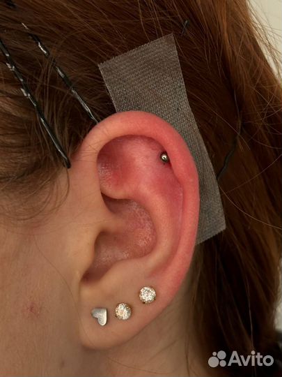 Мастер пирсинга