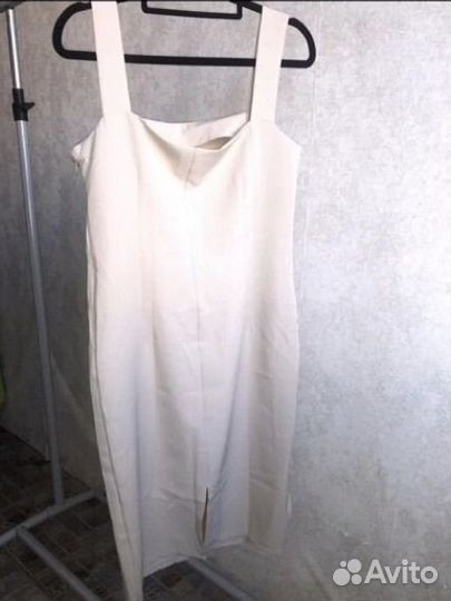 Платье молочного (светло-бежевого цвета) 46