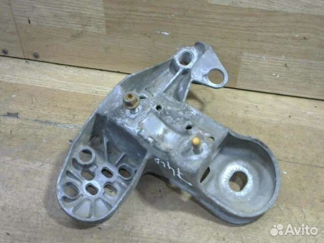 Кронштейн двигателя Volkswagen Passat B5 8E0199351