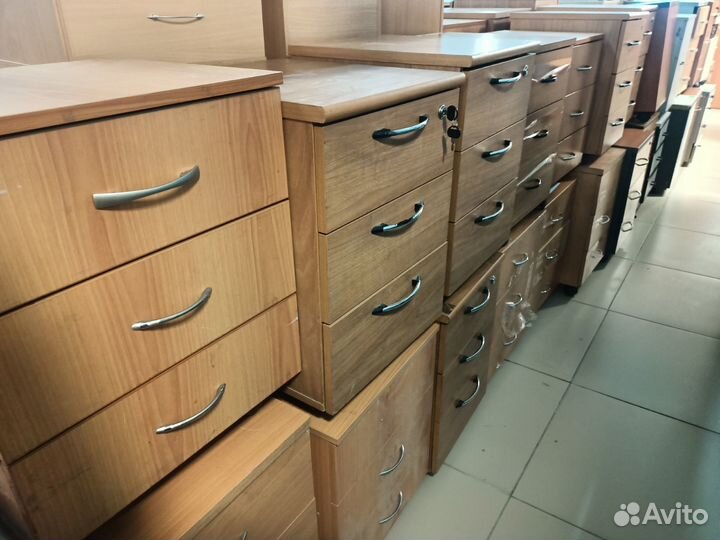 Тумбы на колёсиках, много, Б.У. Этот товар в Екате