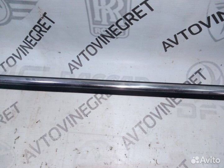 Уплотнитель стекла передний левый Kia Sportage 3