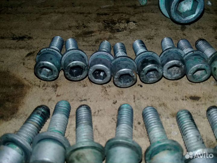 Болт поддона 2.3 Volkswagen Passat B5