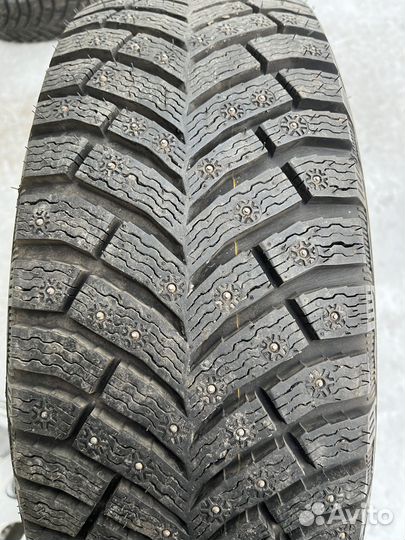 Michelin X-Ice North 4 215/65 R16 102T