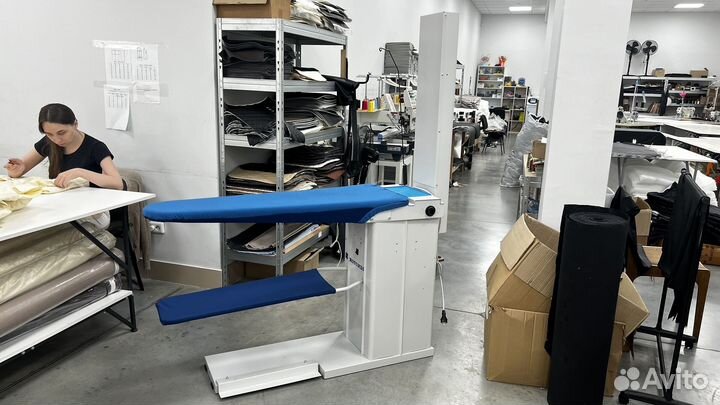 Гладильный стол с подогревом и вытяжкой