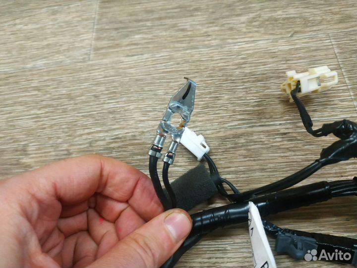 Проводка крышки багажника Mazda 3 BK (2002-2009)