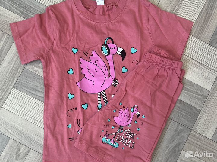 Костюмы детские на мальчика и на девочку новые