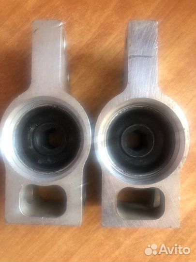 Подушка двигателя Passat b7