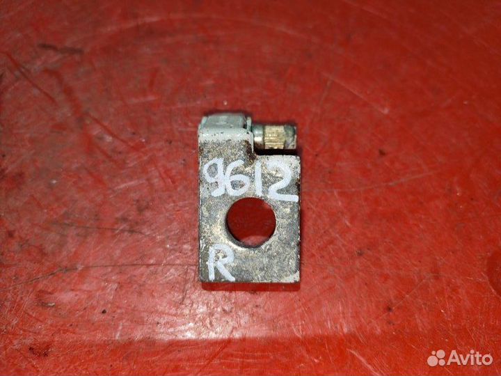 Петля двери правая Volkswagen Passat B3 седан 2.0