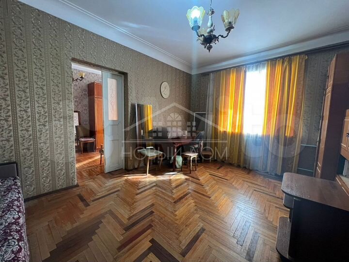 4-к. квартира, 80 м², 1/2 эт.