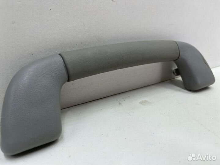 Ручка внутренняя потолочная передняя Toyota Camry