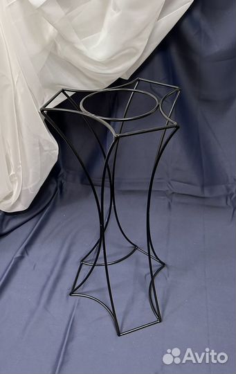 Стойка на гостевой стол