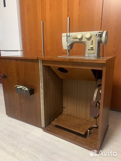 Швейная машина Чайка 3