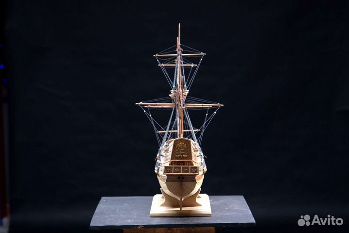 Корабль ручной работы-миниатюра