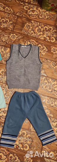 Футболка, ветровка и джинсы