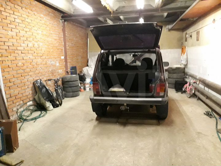 Гараж, > 30 м²